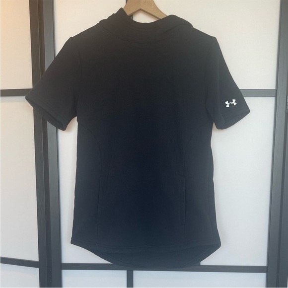 Under Armour short sleeve hooded top. Size Small - Picture 3 of 10